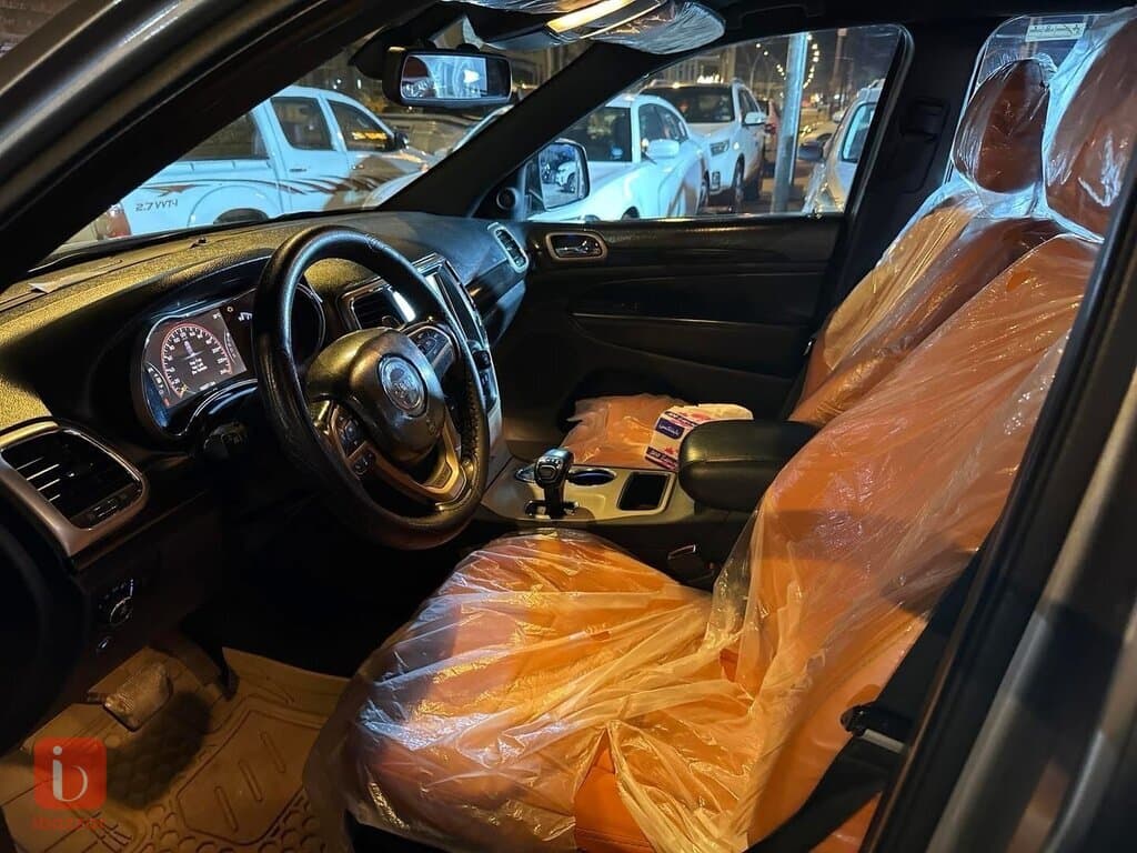 Jeep Grand Cherokee Laredo 8