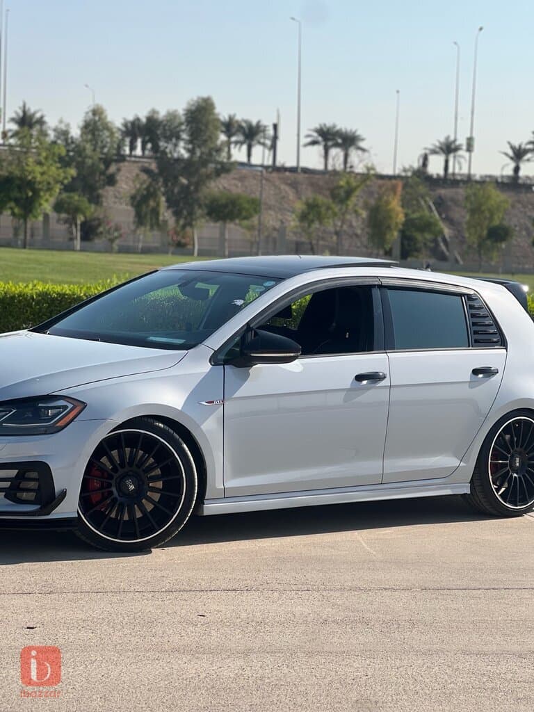 Volkswagen Golf GTI 2