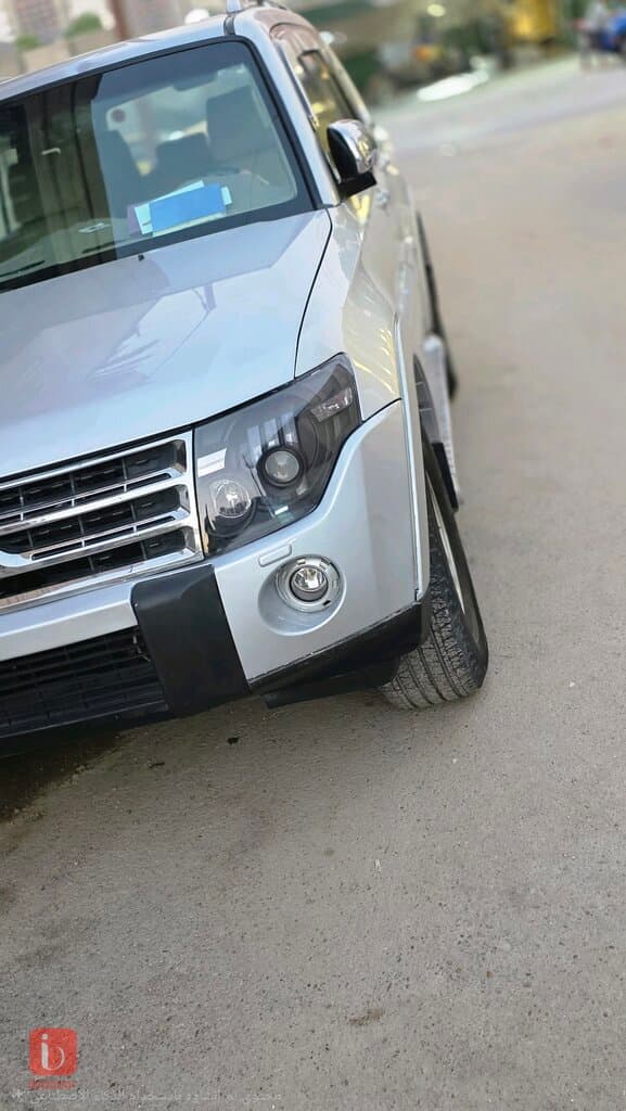 Mitsubishi Pajero GLS 2