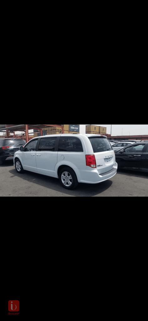 Dodge Caravan SXT — photo 8
