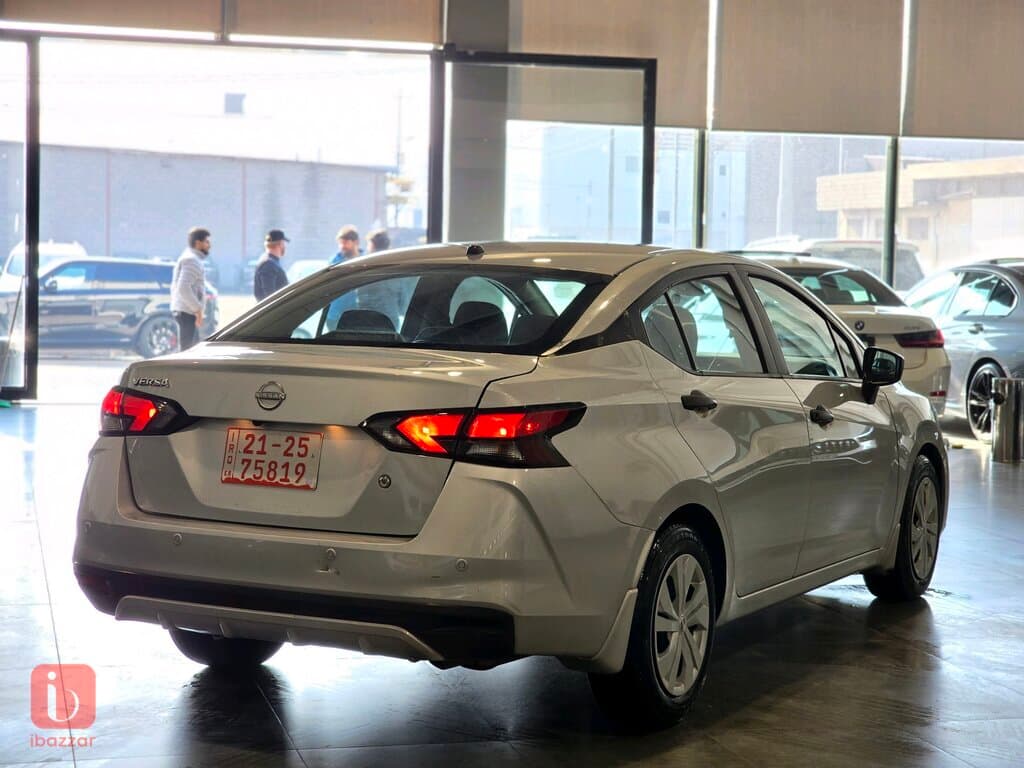 Nissan Versa 5