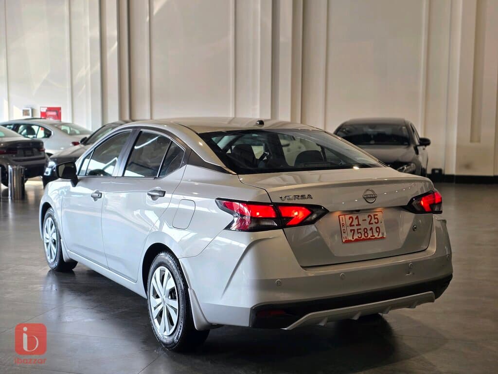Nissan Versa 7