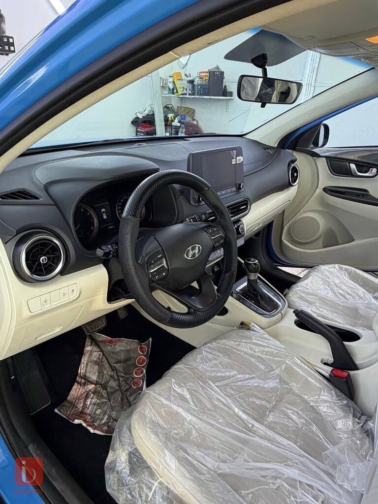 Hyundai Kona 2.0 I4 FWD 11