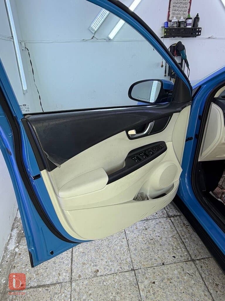 Hyundai Kona 2.0 I4 FWD 12