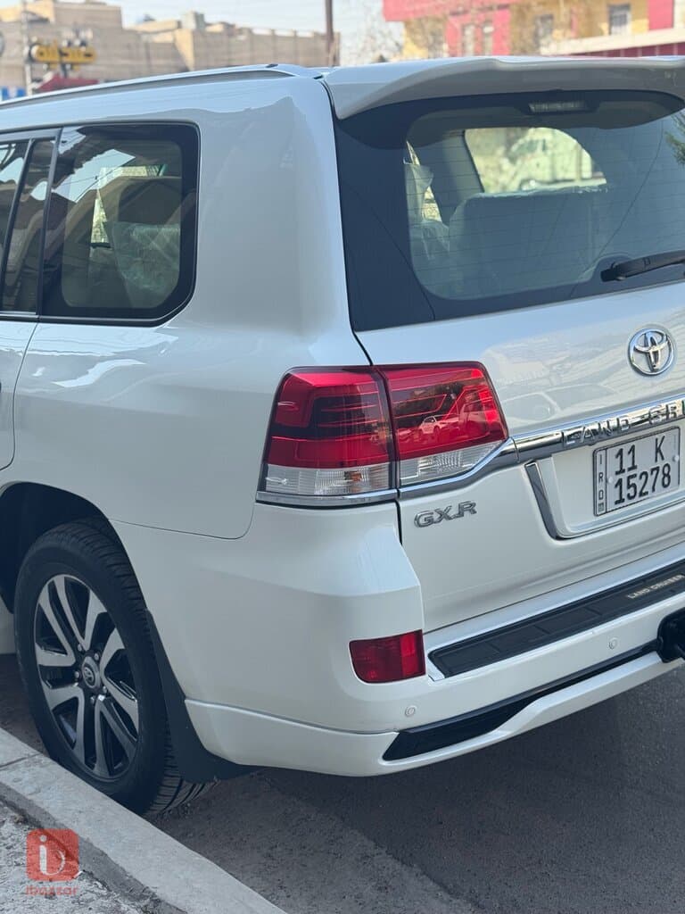 Toyota Land Cruiser GXR 4