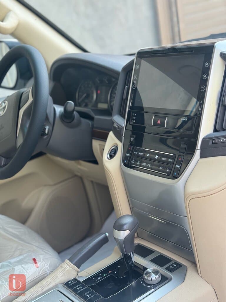 Toyota Land Cruiser GXR 7