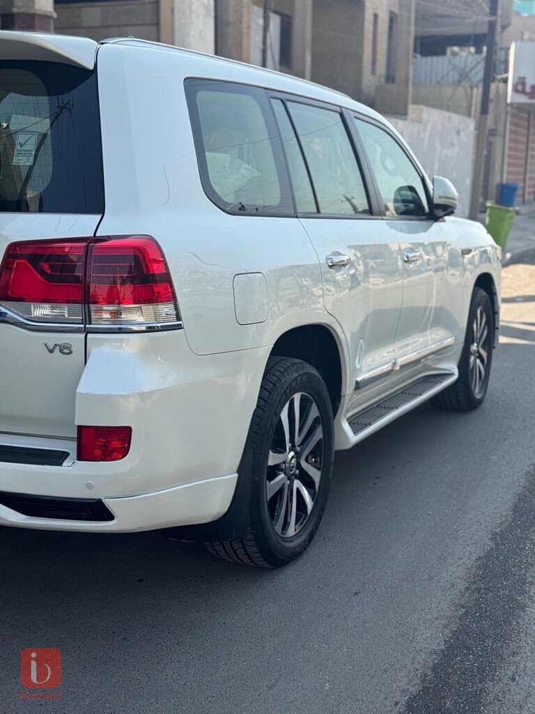 Toyota Land Cruiser GXR 10