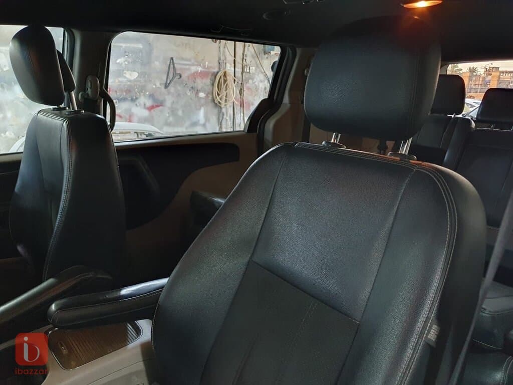 Dodge Caravan SXT Plus — photo 10