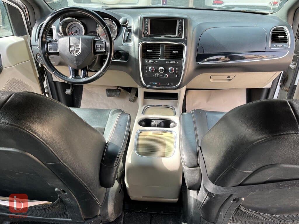 Dodge Caravan SXT Plus — photo 5