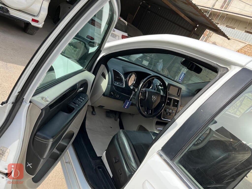 Dodge Caravan SXT Plus — photo 8