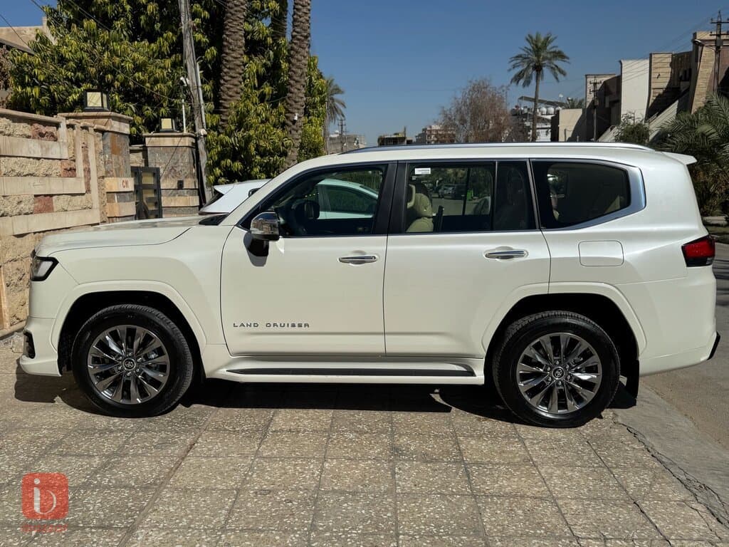Toyota Land Cruiser VX 9