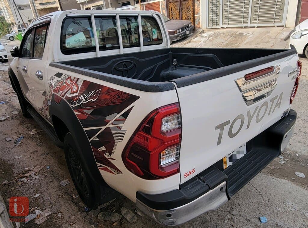 Toyota Hilux 5