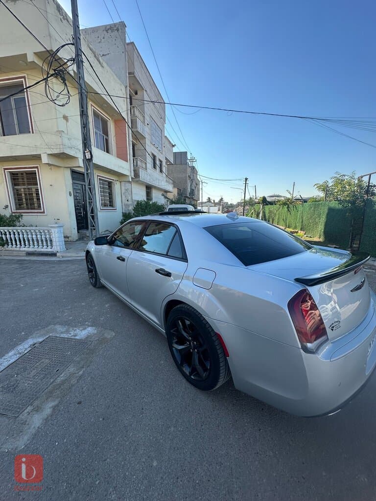 Chrysler 300 S 10
