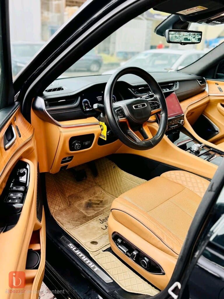 Jeep Grand Cherokee Summit 14