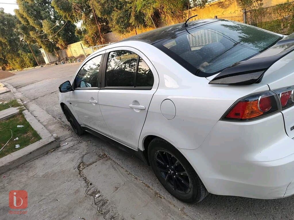 Mitsubishi Lancer ES 4