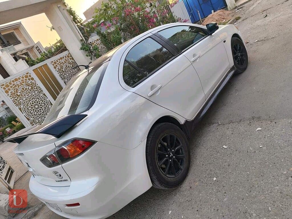 Mitsubishi Lancer ES 8