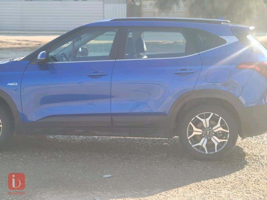 KIA Seltos EX 4