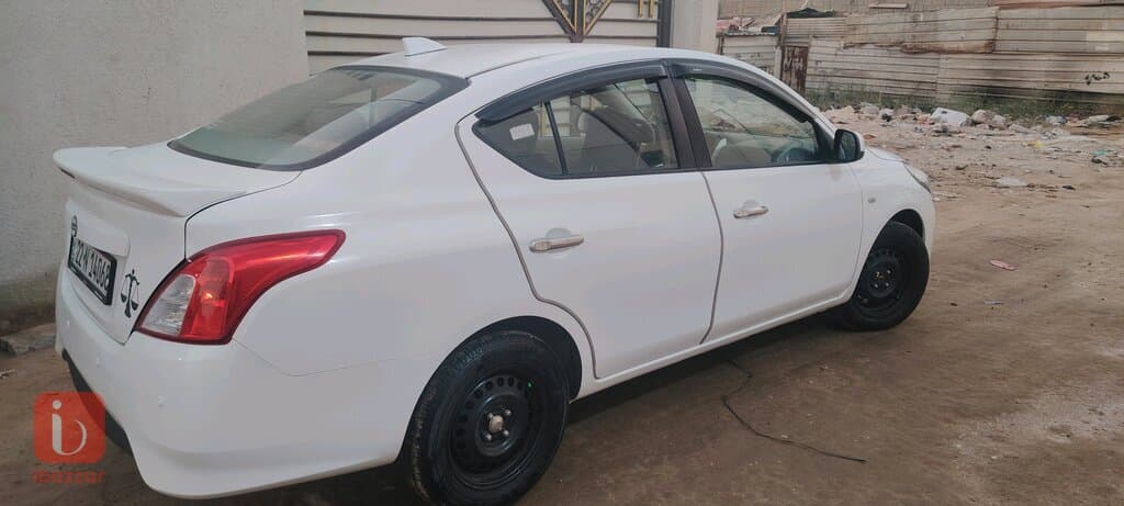 Nissan Sunny 3