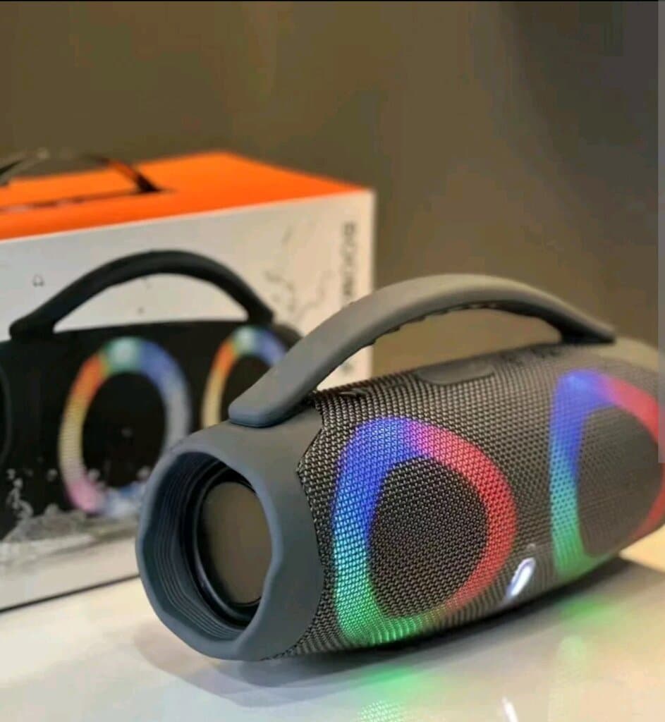 مكبرات صوت متوسطة الحجم من JC. طراز Boomsbox LED