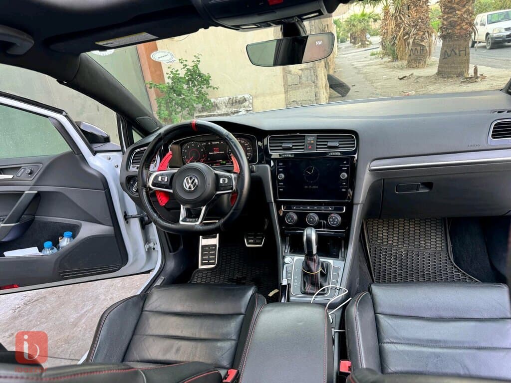 Volkswagen Golf GTI 5