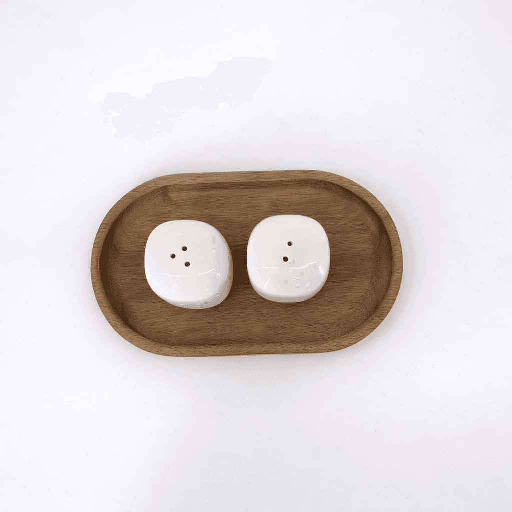 Salt and Pepper Shaker Set - White 2