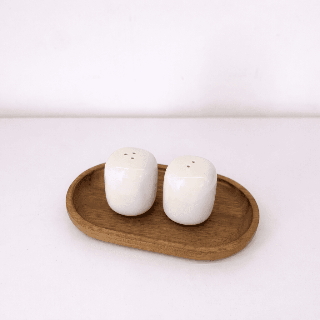Salt and Pepper Shaker Set - White 3