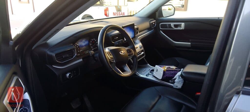 Ford Explorer XLT 2