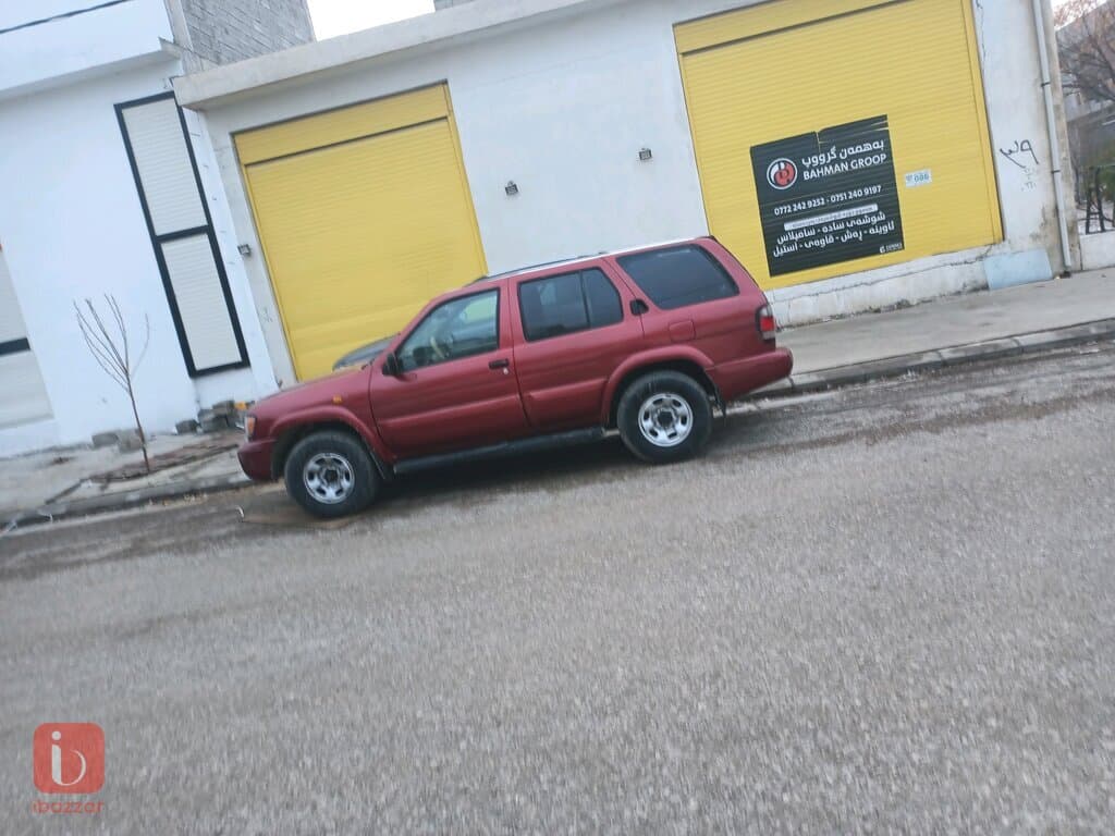 Nissan Pathfinder SV