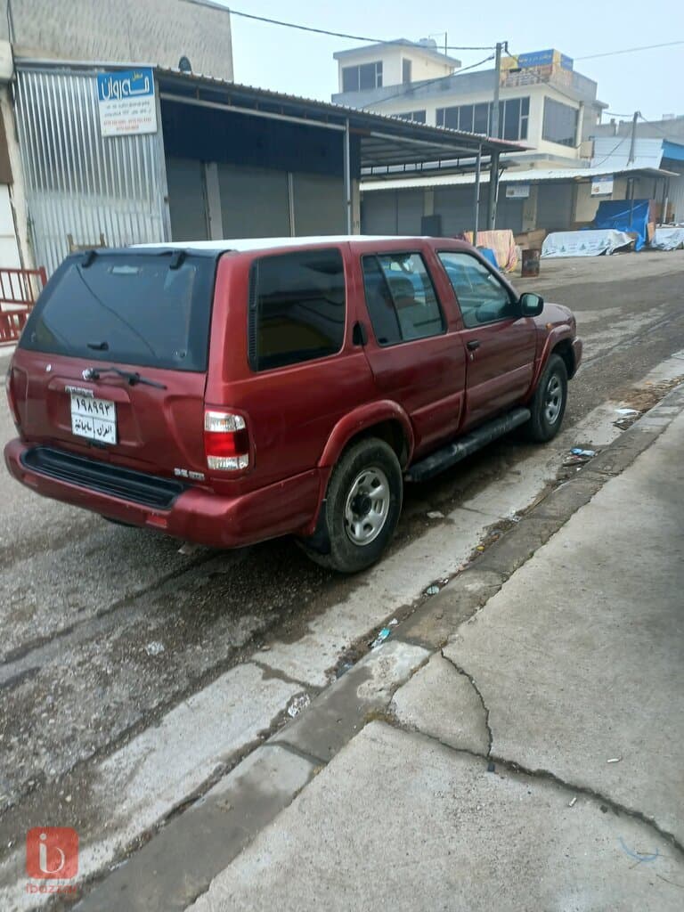 Nissan Pathfinder SV 3
