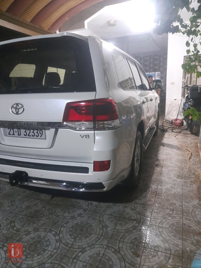 Toyota Land Cruiser GXR 3