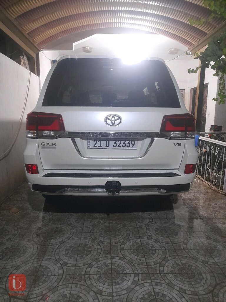 Toyota Land Cruiser GXR 4