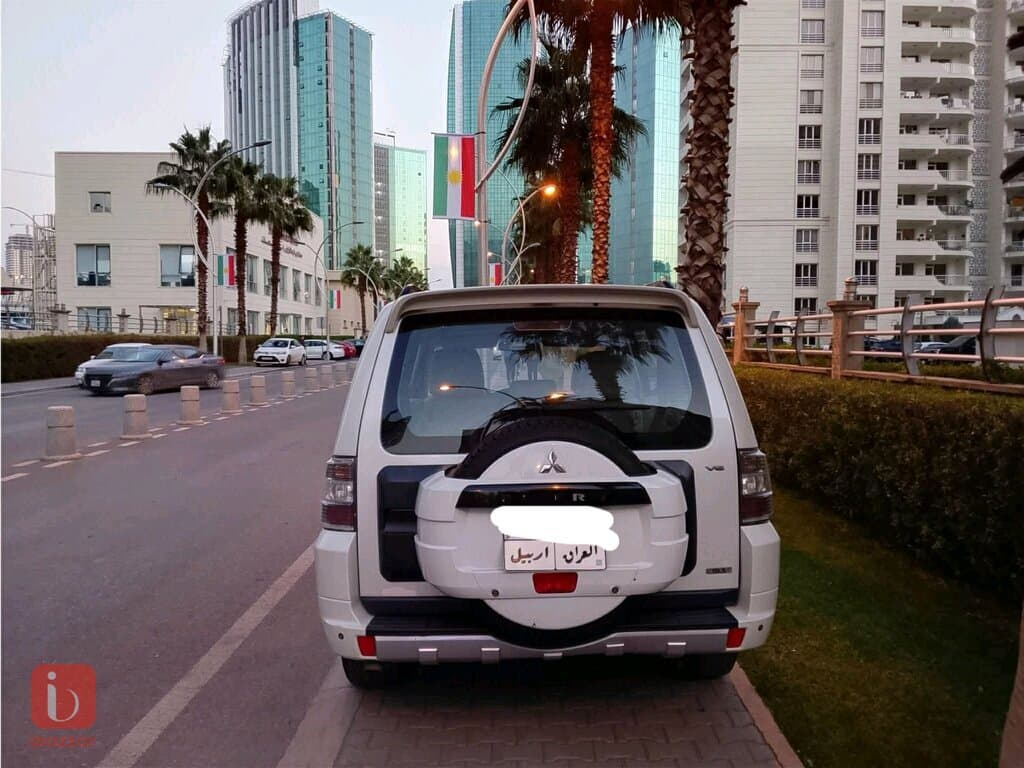 ميتسوبيشي باجيرو GLS 2