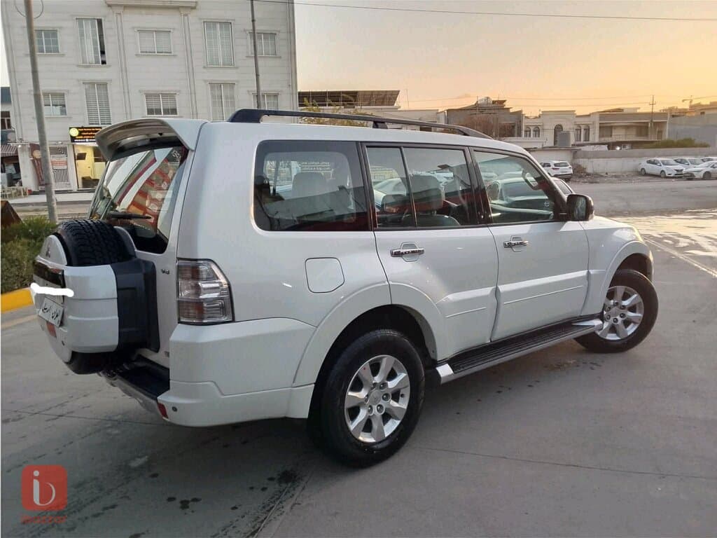 ميتسوبيشي باجيرو GLS 10