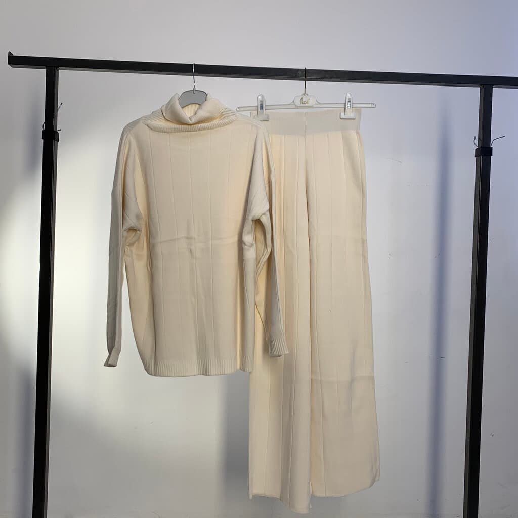 HELLIE Women's Sweater Set - Beige