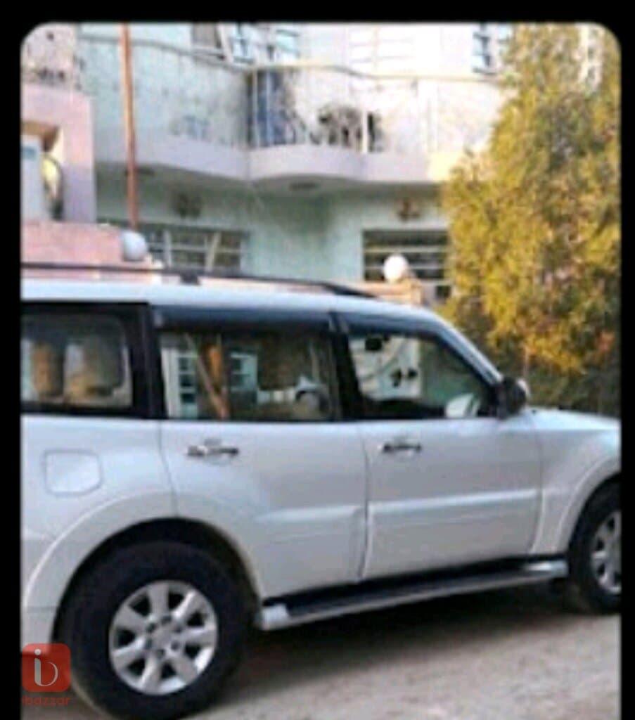 Mitsubishi Pajero GLS 2