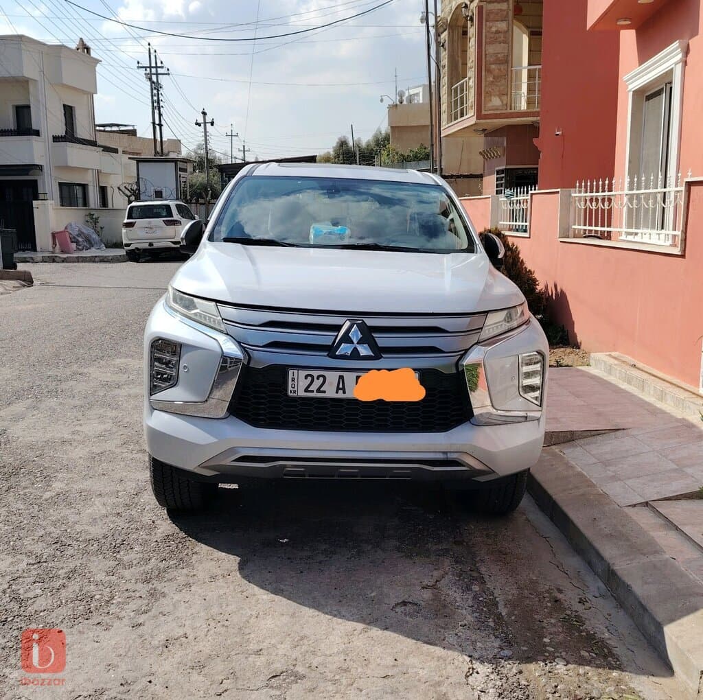 Mitsubishi Pajero Sport 4WD 5 Door 2