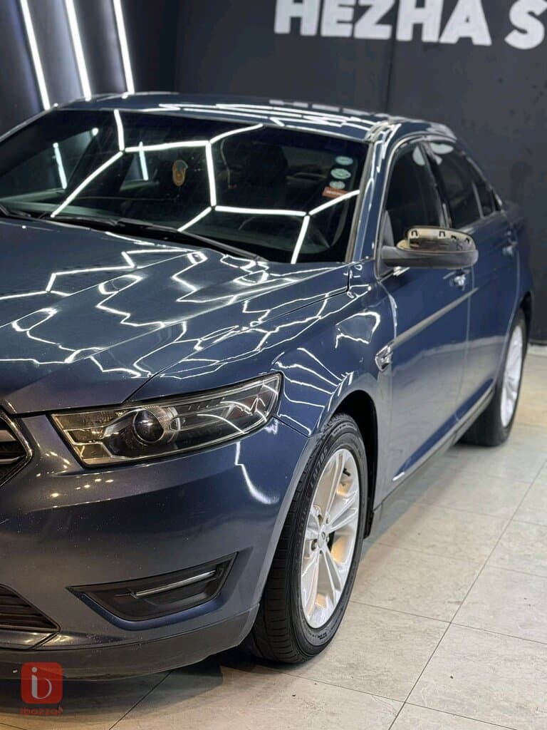 Ford Taurus SE 4