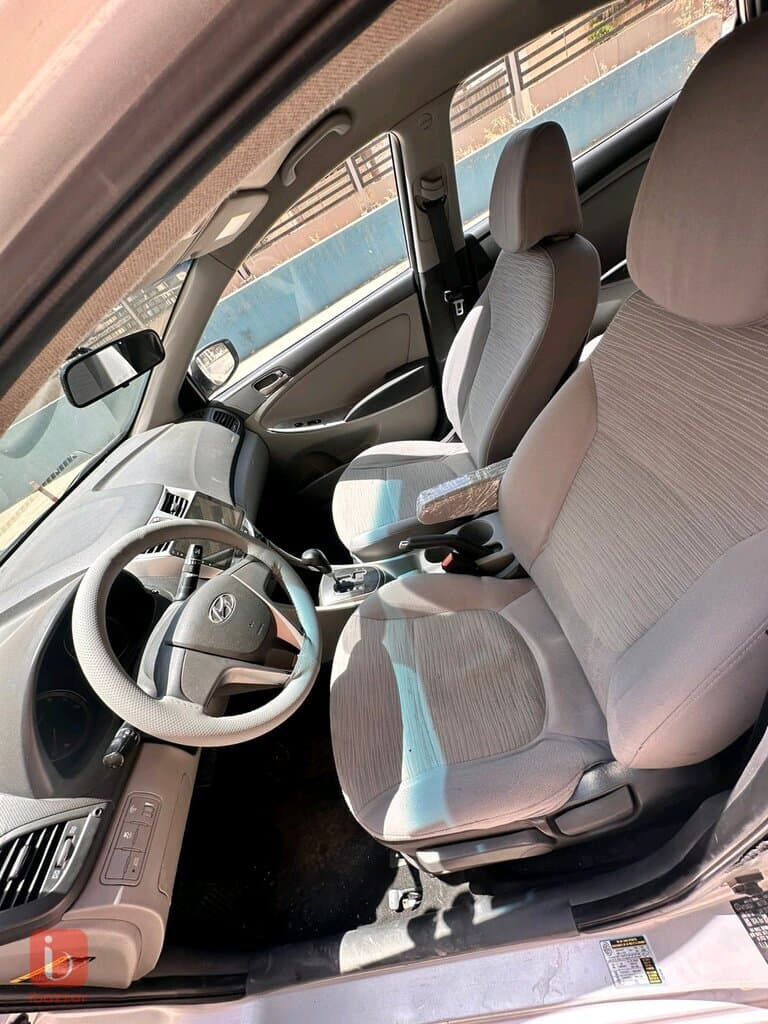 Hyundai Accent 10