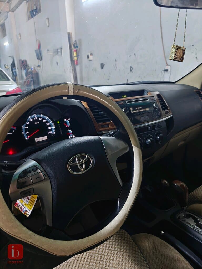 Toyota Fortuner 8