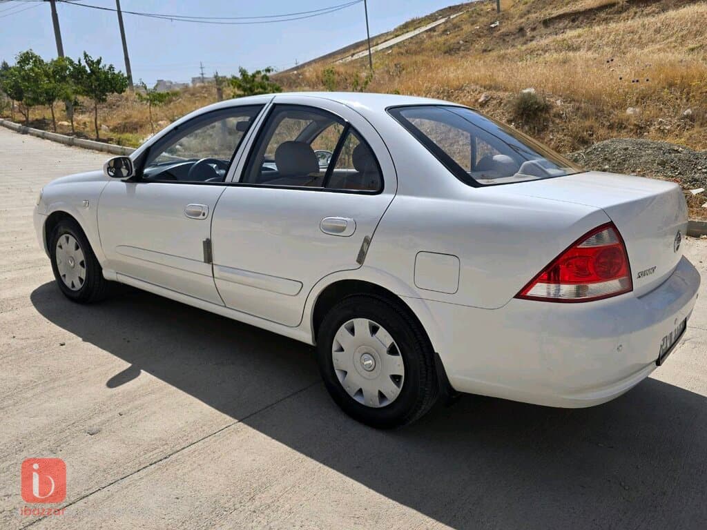 Nissan Sunny 4