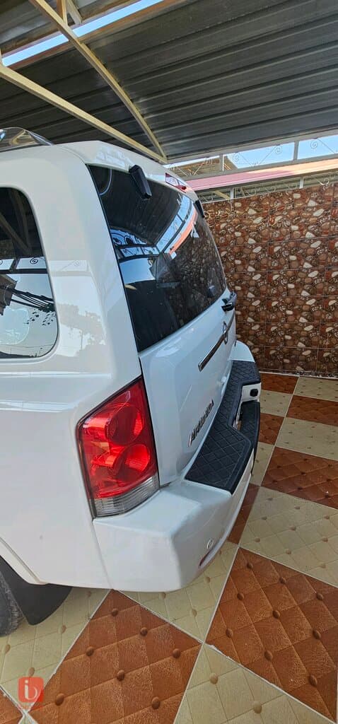 Nissan Armada LE 2