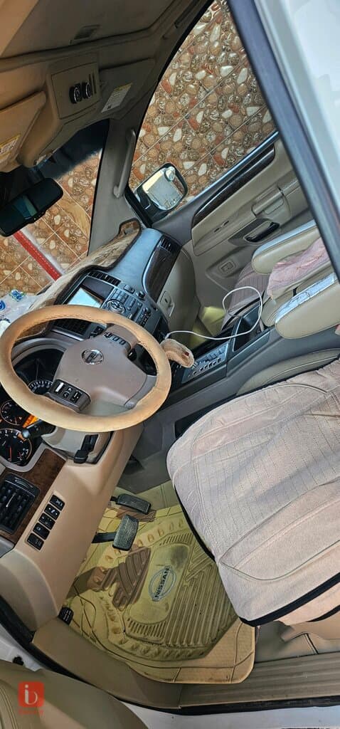 Nissan Armada LE 7