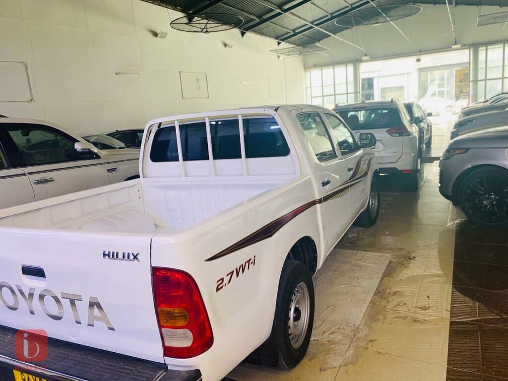 Toyota Hilux 2