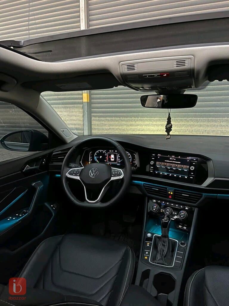 Volkswagen Jetta SEL 3