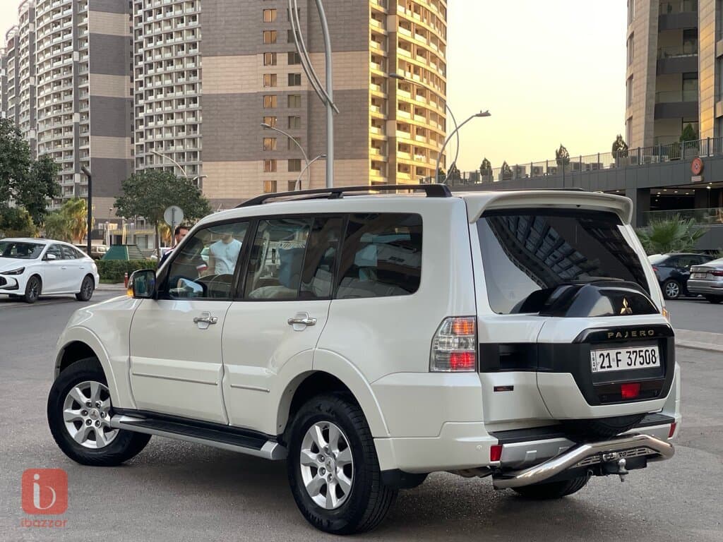 Mitsubishi Pajero GLS 2