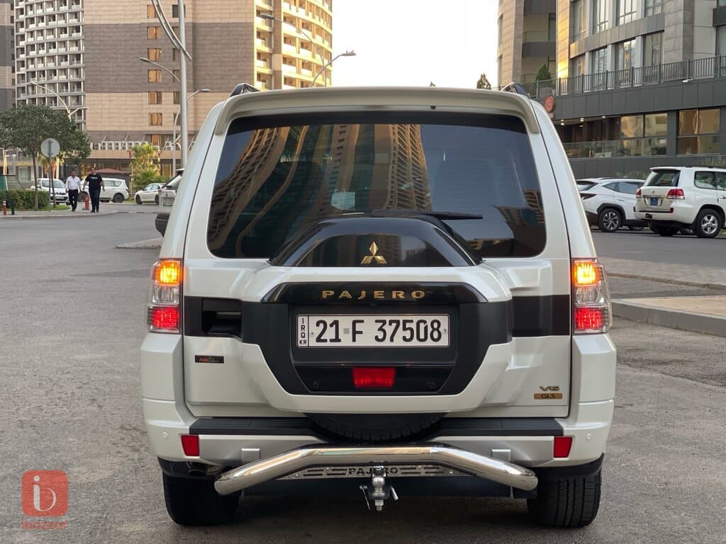 Mitsubishi Pajero GLS 3