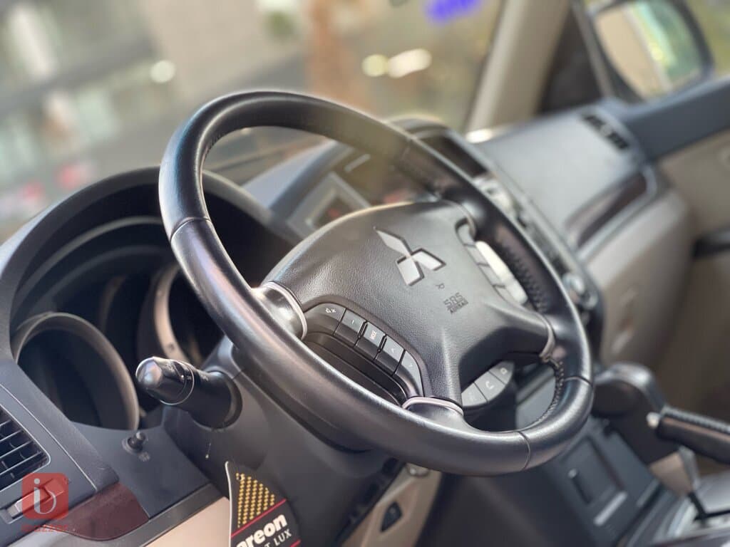 Mitsubishi Pajero GLS 7