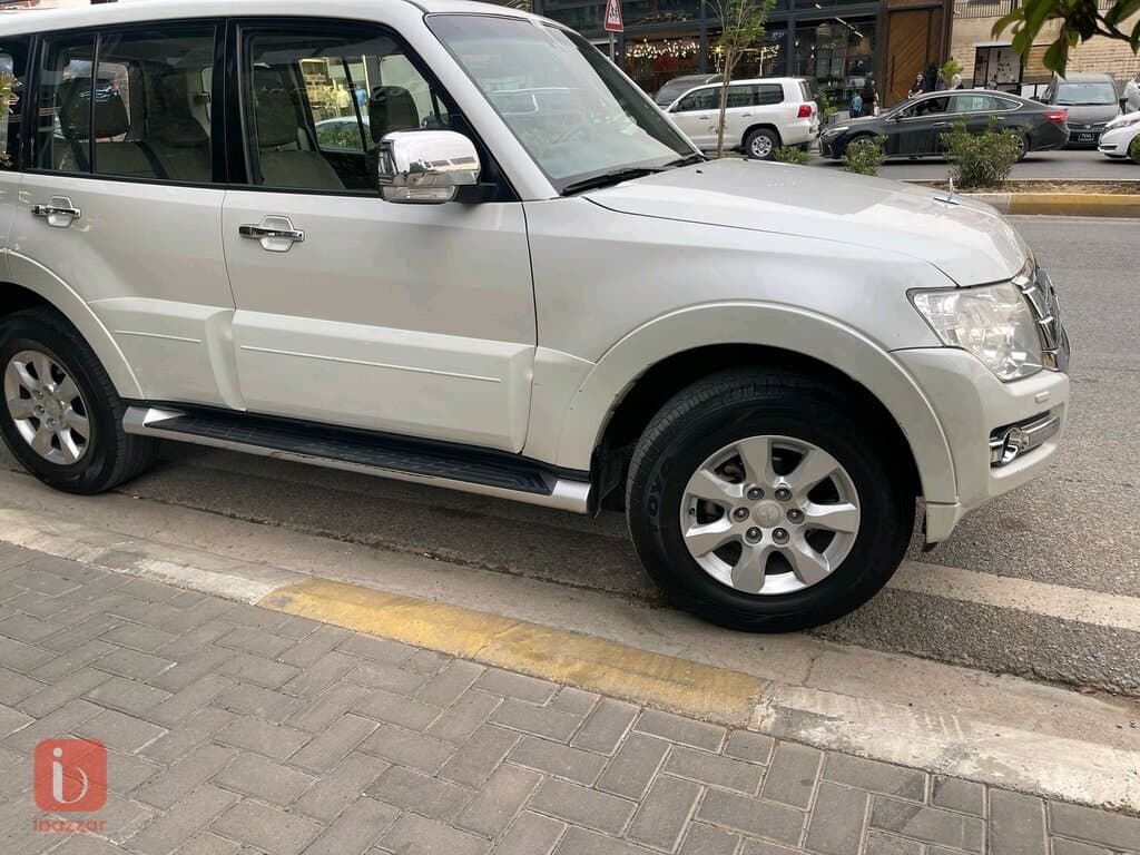 Mitsubishi Pajero GLS 2