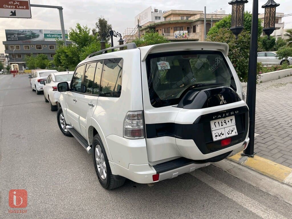 Mitsubishi Pajero GLS 4