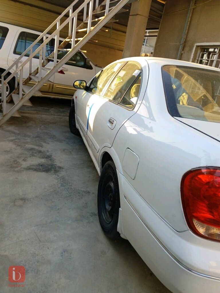 Nissan Sunny 4